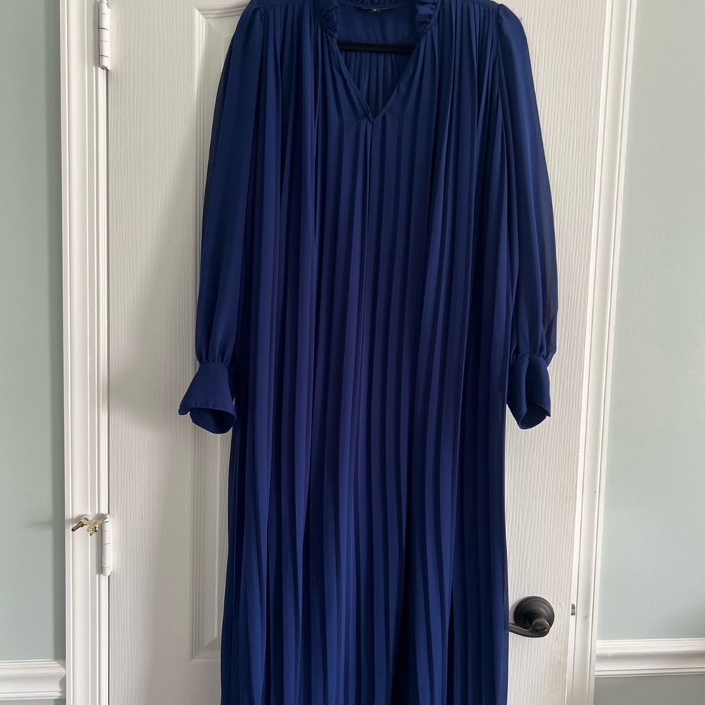 Elegant Navy Blue Dress - Picture 2 of 4